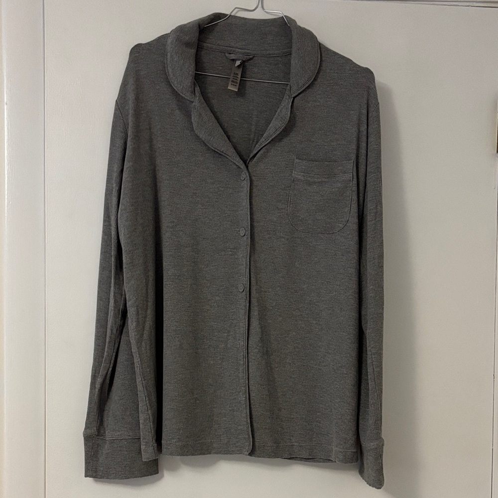 SKIMS 2-pc Soft lounge ribbed set. Button-Up top, drawstring waist. Relaxed fit.